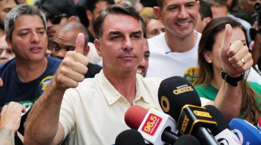 Pogledajte snimak: Flavio Bolsonaro posle bekstva iz Brazila sa porodicom stigao u Majami