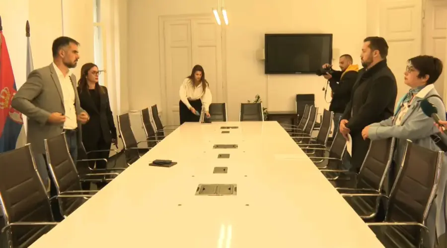 Pokret Bravo podneo zahtev za ostavku Mićina, on tvrdi da i dalje ima legitimitet