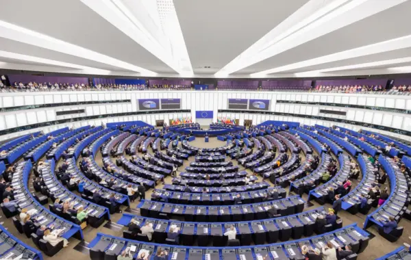Politiko: Evropsko javno tužilaštvo istražuje EPP zbog sumnje na zloupotrebu sredstava