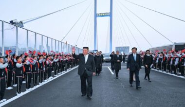 Pričalo se da je umro, a sada se pojavio u javnosti: Kim prešao novi most i otišao u Kinu