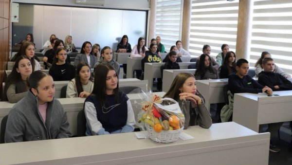 ДЕЧИЈА НЕДЕЉА У ВЛАСОТИНЦУ: Пријем ђачких парламената и предшколаца