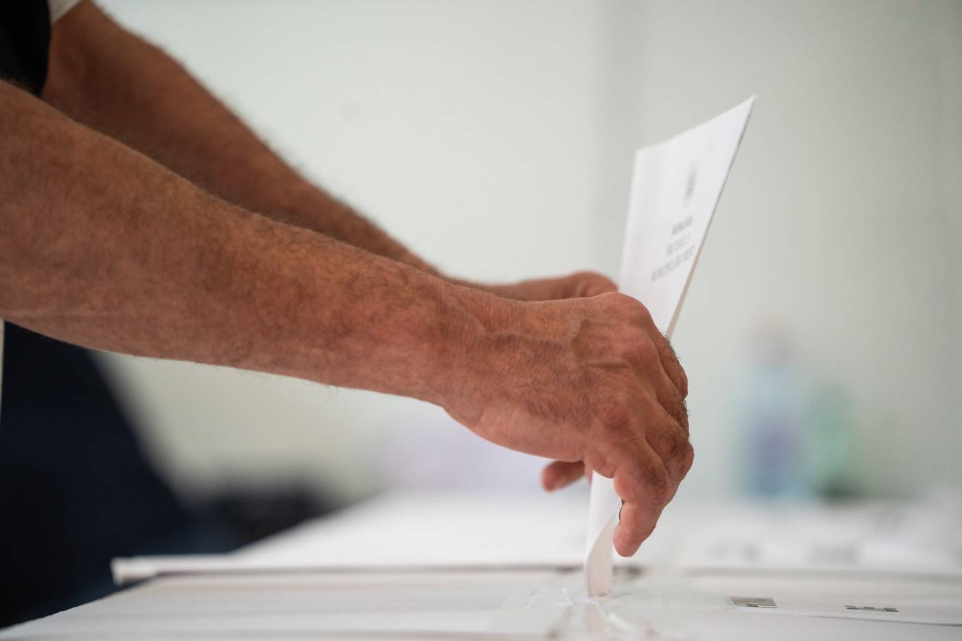 proglas:-nenarodni-rezim-sprecava-nase-drzavljane-u-dijaspori-da-glasaju,-to-je-krivicno-delo proglas:-nenarodni-rezim-sprecava-nase-drzavljane-u-dijaspori-da-glasaju,-to-je-krivicno-delo
