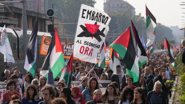 ОД РИМА ДО ПАЛЕРМА: Хаос на улицама широм Италије, демонстранти бесни (ФОТО) ОД РИМА ДО ПАЛЕРМА: Хаос на улицама широм Италије, демонстранти бесни (ФОТО)