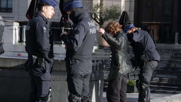 ПРОТЕСТИ У БРИСЕЛУ: Полиција употребила сузавац и бибер-спреј против демонстраната ПРОТЕСТИ У БРИСЕЛУ: Полиција употребила сузавац и бибер-спреј против демонстраната