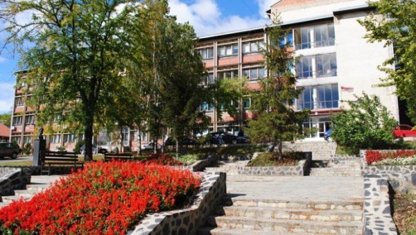 ИСТОРИЈСКИ ИСКОРАК: Прве две уградње ендопротеза кука у КБЦ Косовска Митровица