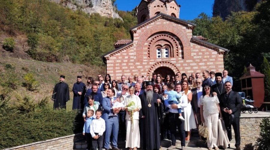 RADOST KTITORA HRAMU NA SOKO GRADU: Krštenje i venčanje u replici ohridske lepotice 