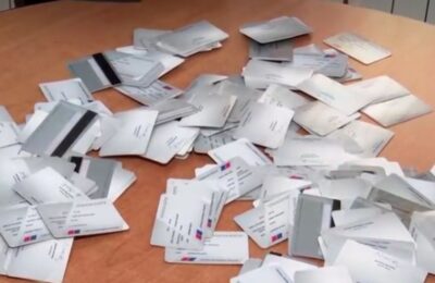 RASPAD SNS-A U ČAČKU PRED IZBORE: Vraćeno više od 300 članskih karata, problem i sa popunjavanjem biračkih odbora! (VIDEO)