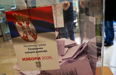 RAZBIJENA GLASAČKA KUTIJA, NAPADNUT PREDSTAVNIK STUDENATA: Nasilje na biralištu u Leskovcu prekinulo glasanje!