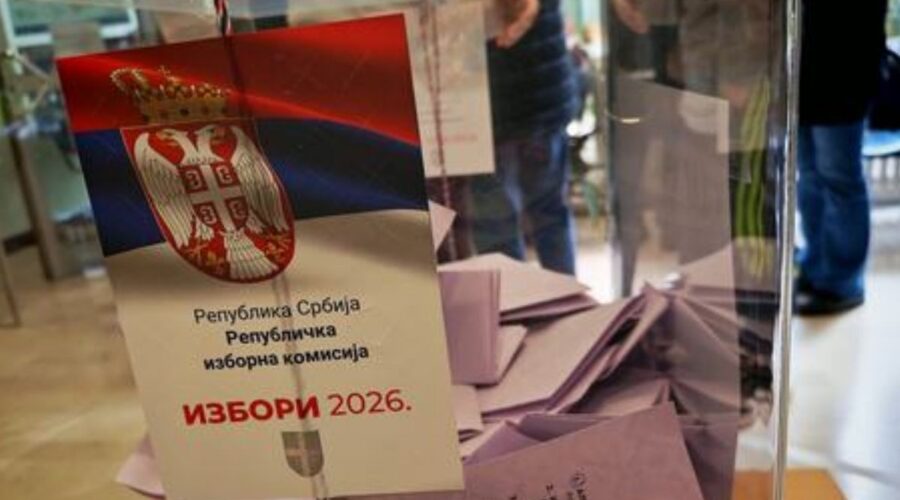 RAZBIJENA GLASAČKA KUTIJA, NAPADNUT PREDSTAVNIK STUDENATA: Nasilje na biralištu u Leskovcu prekinulo glasanje!