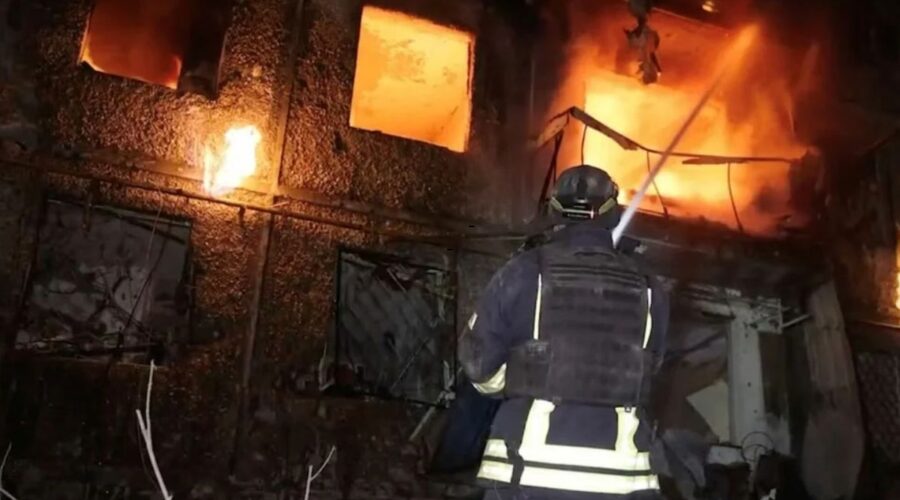 RUSIJA IZVELA VELIKI NAPAD NA UKRAJINU: Meta najveća čeličana, pogođeni i brod u Crnom moru!