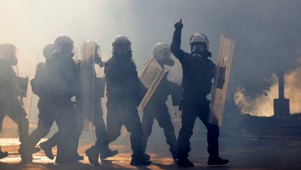 РАМА УСТАО ПРОТИВ НАСИЉА И УРБАНЕ АНАРХИЈЕ: Казне за демонстранте иду и до 5.500 евра (ФОТО/ВИДЕО) РАМА УСТАО ПРОТИВ НАСИЉА И УРБАНЕ АНАРХИЈЕ: Казне за демонстранте иду и до 5.500 евра (ФОТО/ВИДЕО)