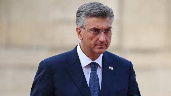 ДРАМА У САБОРУ ДО ДУБОКЕ НОЋИ: Опозиција руши Пленковића због афере с отпадом, гласање мистериозно одложено ДРАМА У САБОРУ ДО ДУБОКЕ НОЋИ: Опозиција руши Пленковића због афере с отпадом, гласање мистериозно одложено