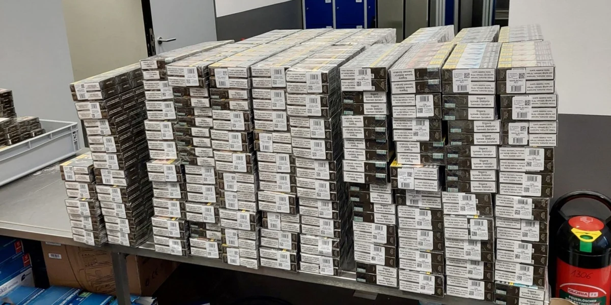 rekordna-zaplena-u-nemackoj:-majka-i-dete-pokusali-da-prokrijumcare-57.000-cigareta rekordna-zaplena-u-nemackoj:-majka-i-dete-pokusali-da-prokrijumcare-57.000-cigareta