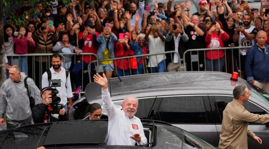 Rezultati izbora u Brazilu: Lula ponovo izabran za predsednika i osvojio četvrti mandat na čelu zemlje, Bolsonaro ne priznaje poraz