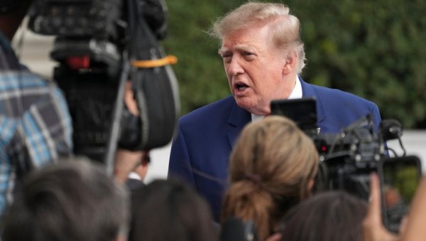 АМЕРИКА НЕ МОЖЕ БЕЗ РУСИЈЕ! Трамп одложио санкције Москви, а сада тражи и њен дизел