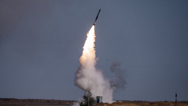 НОВО ОРУЖЈЕ РУСКЕ ВОЈСКЕ: С-400 ударио на Кијев ракетама бржим од шест маха НОВО ОРУЖЈЕ РУСКЕ ВОЈСКЕ: С-400 ударио на Кијев ракетама бржим од шест маха