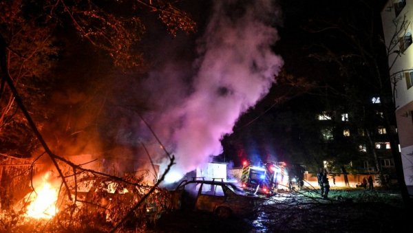 УКРАЈИНСКИ ГРАДОВИ У ТОТАЛНОМ МРАКУ И БЕЗ ВОДЕ: Зеленски ни о овом нападу није имао појма УКРАЈИНСКИ ГРАДОВИ У ТОТАЛНОМ МРАКУ И БЕЗ ВОДЕ: Зеленски ни о овом нападу није имао појма