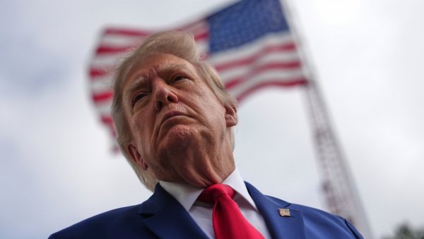 ТРАМП ДРЖИ ПРСТ НА ОКИДАЧУ, АМЕРИЧКЕ БАЗЕ СЕ ПРАЗНЕ! Вашингтон разматра нову војну операцију против Ирана