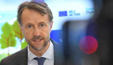 ŠEF DELEGACIJE EU UPOZORAVA: “Javni servis mora da služi građanima u izbornoj kampanji, tome ovde ne svedočimo!”