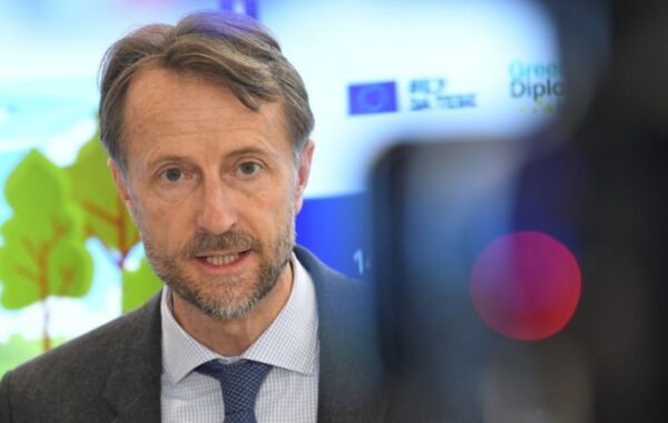 ŠEF DELEGACIJE EU UPOZORAVA: “Javni servis mora da služi građanima u izbornoj kampanji, tome ovde ne svedočimo!”