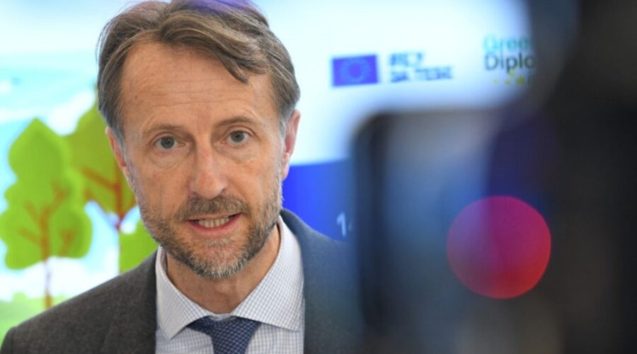 ŠEF DELEGACIJE EU UPOZORAVA: “Javni servis mora da služi građanima u izbornoj kampanji, tome ovde ne svedočimo!”