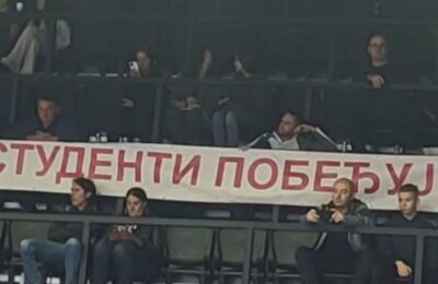 SKANDAL NA ZLATIBORU: TV Arena tražila uklanjanje transparenta “Studenti pobeđuju” iz sale!