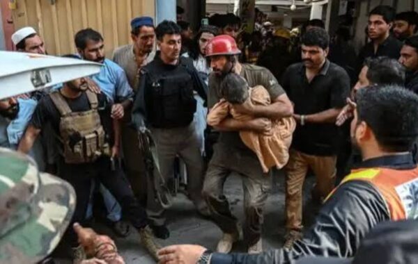 ŠKOLA SE SRUŠILA NA UČENIKE: U Pakistanu poginulo 28 dece i učiteljica, vlasnik škole uhapšen zbog tragedije!