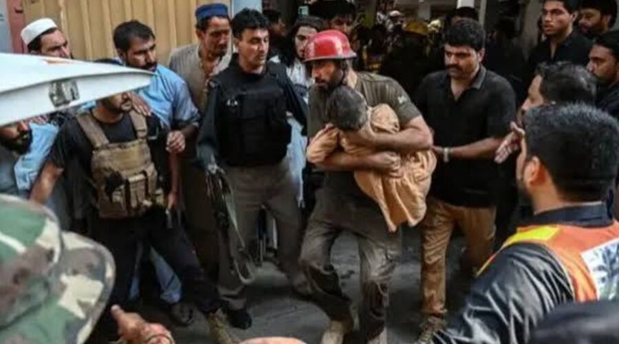 ŠKOLA SE SRUŠILA NA UČENIKE: U Pakistanu poginulo 28 dece i učiteljica, vlasnik škole uhapšen zbog tragedije!