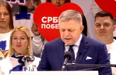 SLOVAČKI PREMIJER NA UDARU ZBOG VUČIĆA: Iz Evropskog parlamenta stigle kritike za Fica jer je prisustvovao mitingu SNS-a!