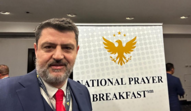 SNAŽNA PORUKA SRPSKOG KONZULA IZ NJUJORKA: Božović: „Setimo se 5.oktobra, dana kada su se Srbi na ulici izborili protiv izborne krađe i za demokratske promene!“