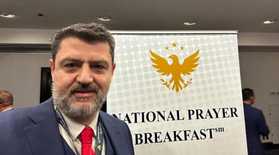 SNAŽNA PORUKA SRPSKOG KONZULA IZ NJUJORKA: Božović: „Setimo se 5.oktobra, dana kada su se Srbi na ulici izborili protiv izborne krađe i za demokratske promene!“