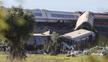 ŠPANIJA ZAVIJENA U CRNO: U sudaru dva voza poginulo 64 osobe, proglašena trodnevna žalost u Andaluziji!