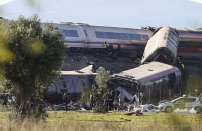 ŠPANIJA ZAVIJENA U CRNO: U sudaru dva voza poginulo 64 osobe, proglašena trodnevna žalost u Andaluziji!