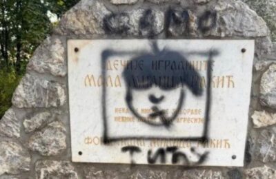 SRAMNO! Osvanuo grafit na spomen-ploči Milici Rakić