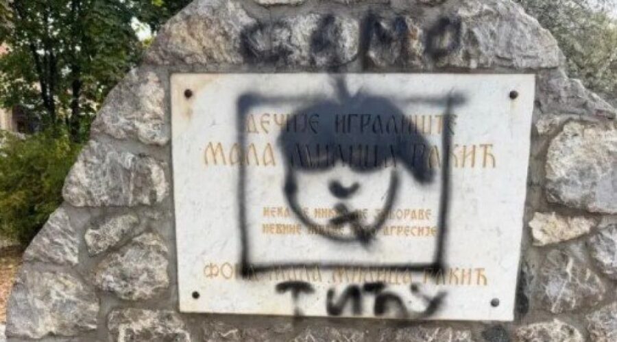 SRAMNO! Osvanuo grafit na spomen-ploči Milici Rakić