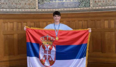 SRBIJA IMA ČIME DA SE PONOSI: Luka Smiljanić, učenik Matematičke gimnazije, osvojio srebro na prestižnom takmičenju iz fizike!