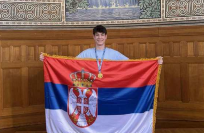 SRBIJA IMA ČIME DA SE PONOSI: Luka Smiljanić, učenik Matematičke gimnazije, osvojio srebro na prestižnom takmičenju iz fizike!