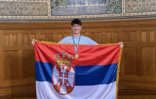 SRBIJA IMA ČIME DA SE PONOSI: Luka Smiljanić, učenik Matematičke gimnazije, osvojio srebro na prestižnom takmičenju iz fizike!