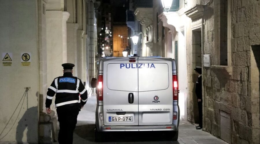 SRBIN PAO NA MALTI: Doživeo udes, pa mu u skrivenom delu motora našli pet vrsta droge!
