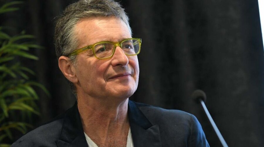 SRĐAN DRAGOJEVIĆ: “Ne znam nijednog glumca i režisera koji će otići na ovaj SNS Fest, samo ljudi koje kad vidim pređem ulicu!”