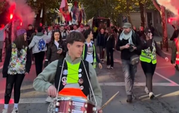 STUDENTI DOŠLI NA LITURGIJU, DOČEKALA IH ZAKLJUČANA CRKVA: Valjevski episkop im zatvorio vrata pred pešačenje do Beograda!