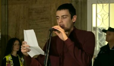 STUDENTI I GRAĐANI ISPRED RIK-A PORUČILI DIJASPORI: „Niste zaboravljeni i nećemo pristati na sramni pokušaj da vas ućutkaju!“ (VIDEO)