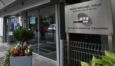 STUDENTI POSLALI JASNU PORUKU RTS-U: Traže hitne ostavke rukovodstva i oslobađanje javnog servisa od političkog uticaja!