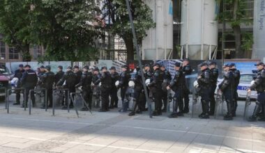 STUDENTI POZVALI GRAĐANE DA OSTANU U SVOJIM MESTIMA I ČUVAJU GLASOVE: ‘Srbija nije u Beogradu, Srbija je u Srbiji!’, policija zatvorila centar prestonice!
