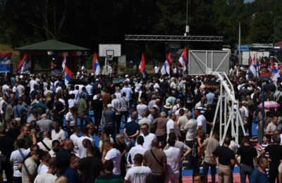 SUDIJE NA MITINGU SNS-A: Predsednici dva suda u Novom Pazaru snimljeni na predizbornom skupu naprednjaka!