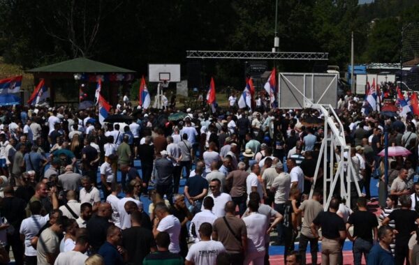 SUDIJE NA MITINGU SNS-A: Predsednici dva suda u Novom Pazaru snimljeni na predizbornom skupu naprednjaka!