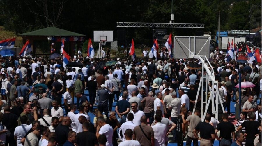 SUDIJE NA MITINGU SNS-A: Predsednici dva suda u Novom Pazaru snimljeni na predizbornom skupu naprednjaka!