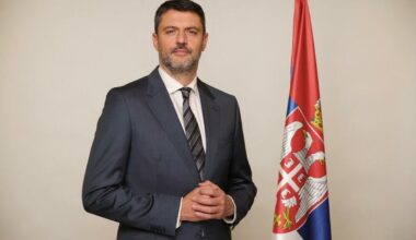 “SUPROTSTAVITI SE TERORIZMU I RADIKALIZACIJI”: Konzul Božović osudio teroristički napad ispred Ambasade Izraela u Beogradu