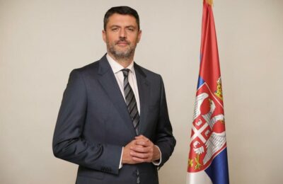 “SUPROTSTAVITI SE TERORIZMU I RADIKALIZACIJI”: Konzul Božović osudio teroristički napad ispred Ambasade Izraela u Beogradu