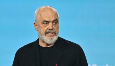 “Spreman sam za razgovor sa svima koji to žele” Edi Rama pozvao učesnike protesta za pregovarački sto